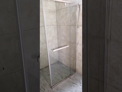Cabine de douche à porte pivotante en verre clair de 6 mm avec grande poignée